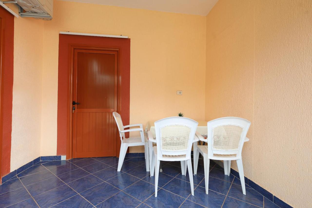Vila Feliz - Premium Rooms With Free Private Parking Vlorë Exteriör bild