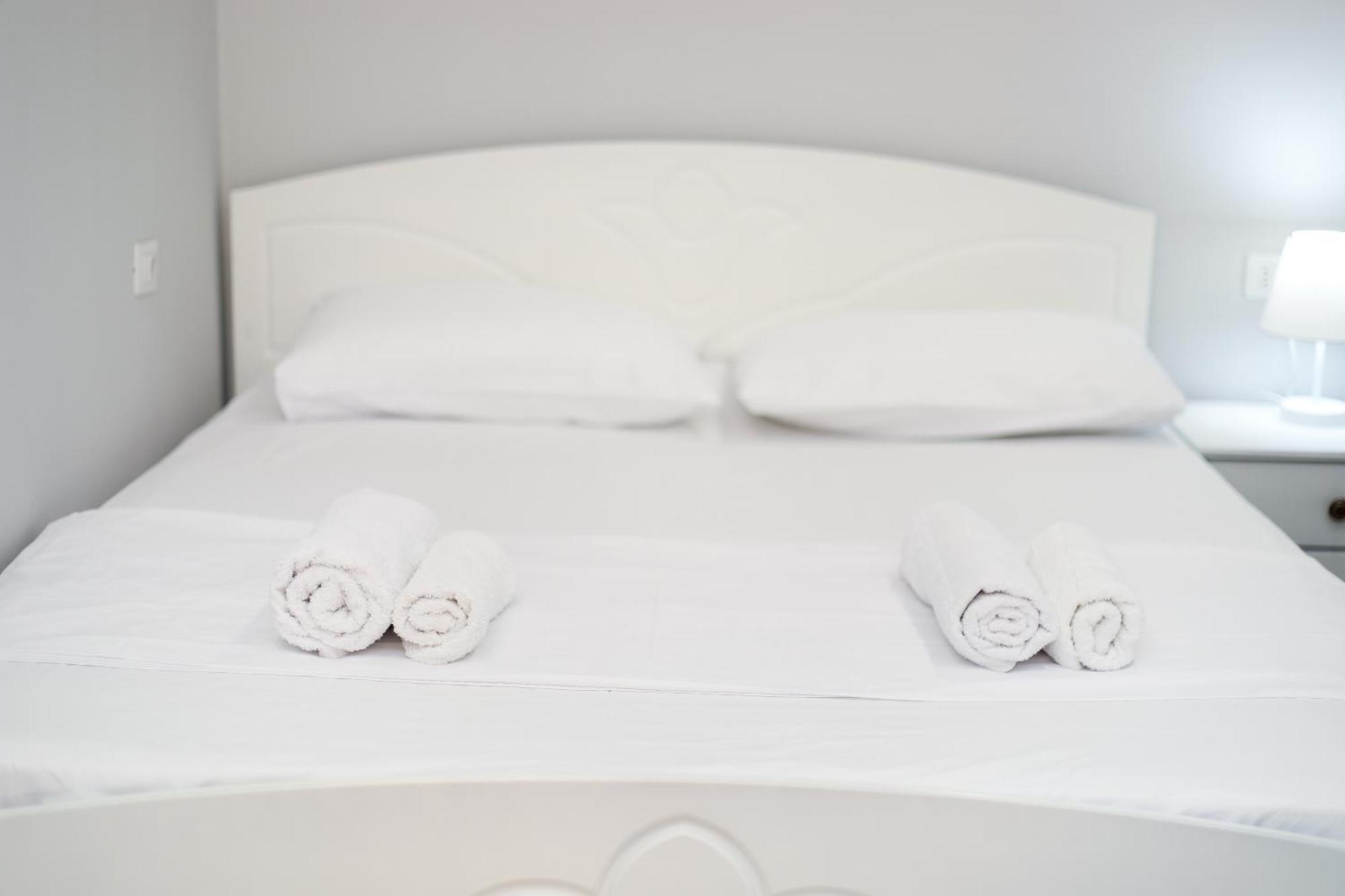 Vila Feliz - Premium Rooms With Free Private Parking Vlorë Exteriör bild