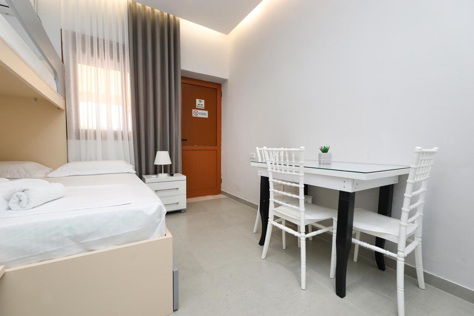 Vila Feliz - Premium Rooms With Free Private Parking Vlorë Exteriör bild