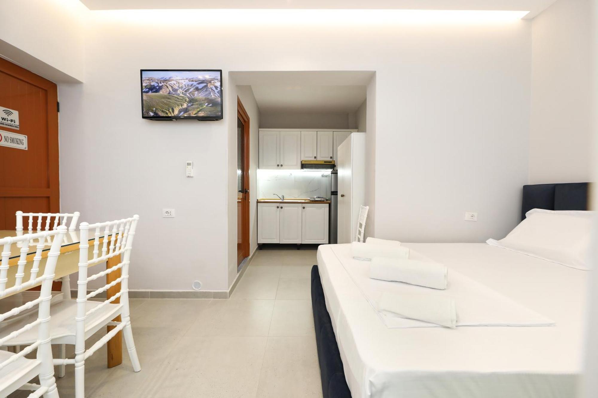 Vila Feliz - Premium Rooms With Free Private Parking Vlorë Exteriör bild