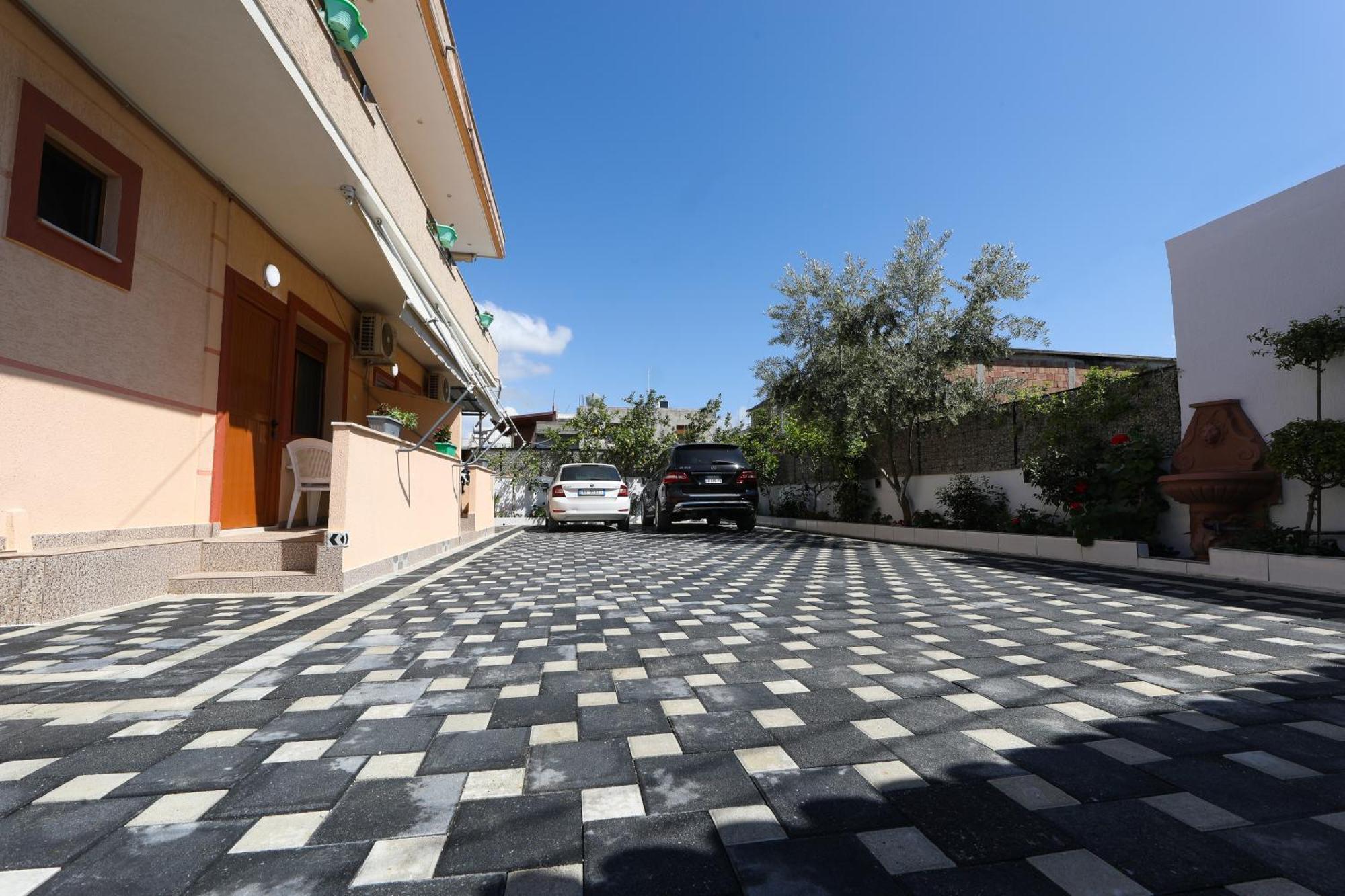 Vila Feliz - Premium Rooms With Free Private Parking Vlorë Exteriör bild