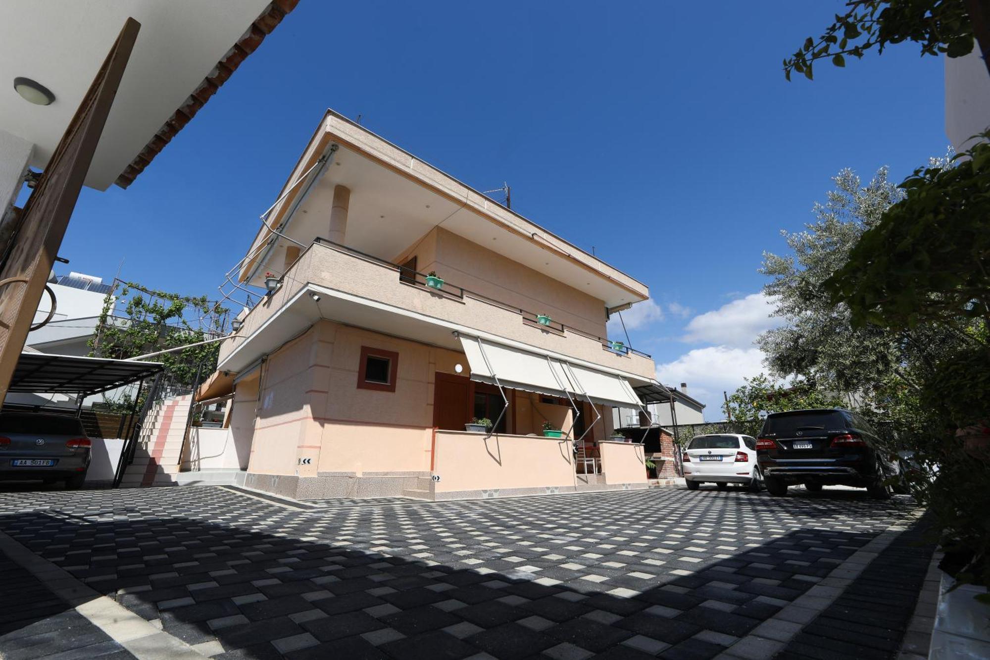 Vila Feliz - Premium Rooms With Free Private Parking Vlorë Exteriör bild